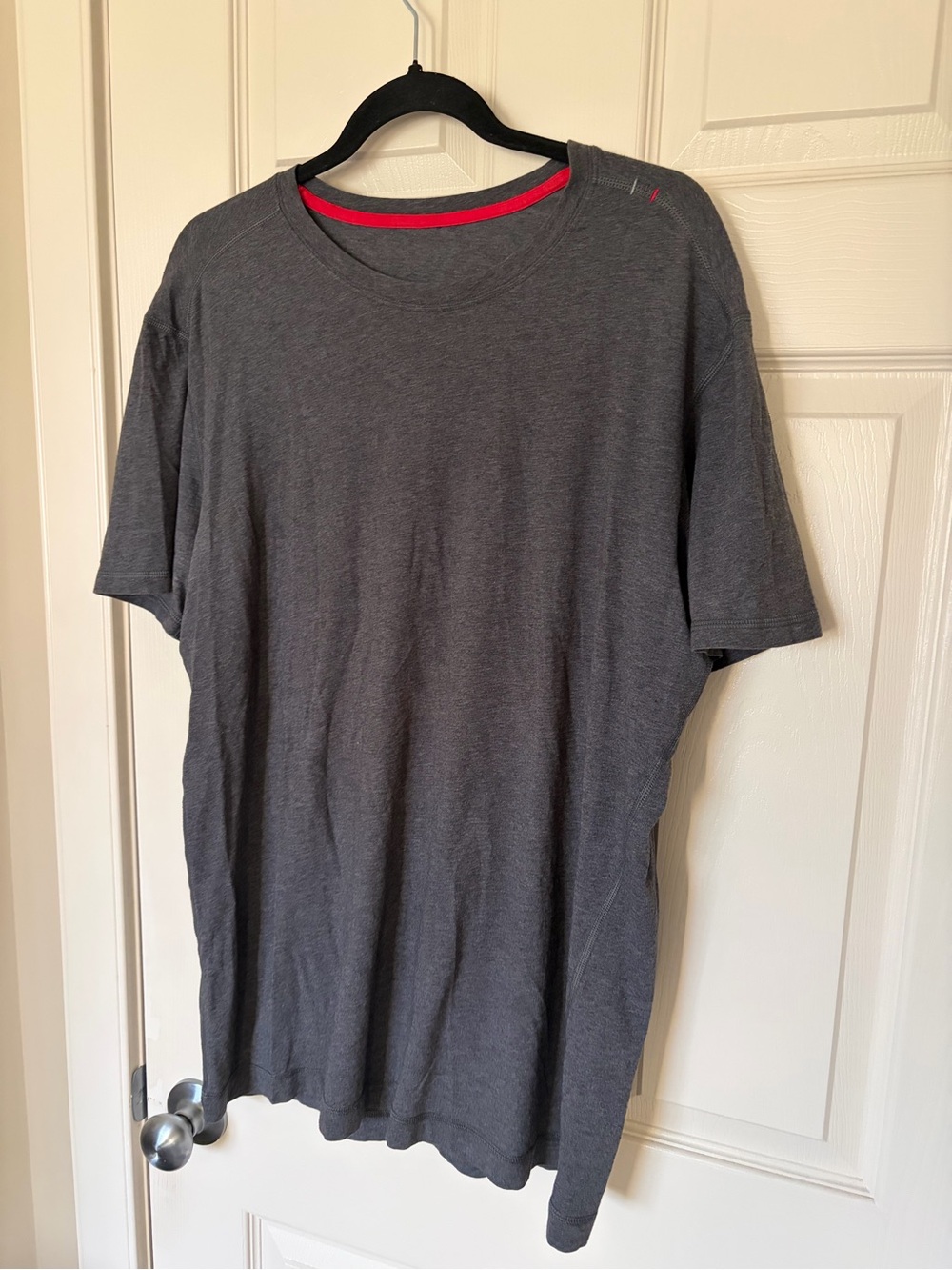 🎉 LULULEMON - Men’s Large Fitting Grey Tee Shirt - OLDER STYLE